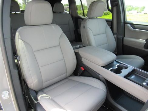 New 2026 GMC Acadia Elevation FWD image 7