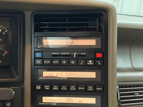 Used 1993 Cadillac Allante FWD image 24