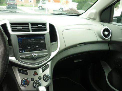 Used 2020 Chevrolet Sonic LT FWD image 9