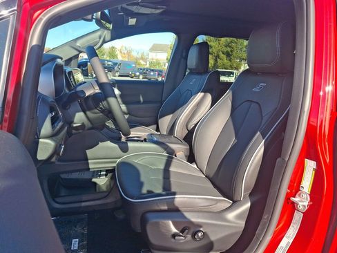 New 2026 Chrysler Pacifica Limited w/ S Appearance Package image 10