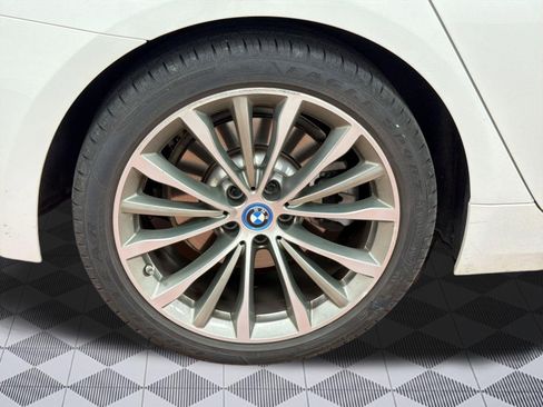 Certified 2023 BMW 530e xDrive w/ Premium Package image 12