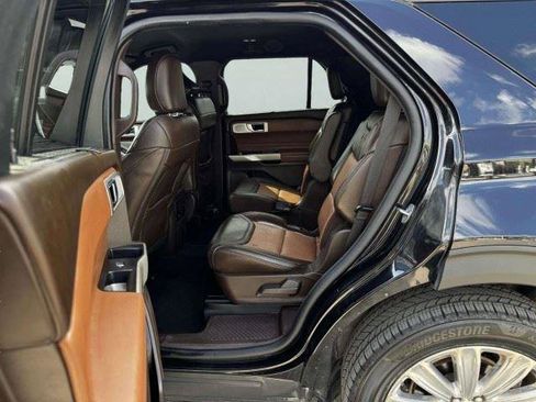 Used 2022 Ford Explorer King Ranch w/ Premium Technology Package AWD/4WD image 33