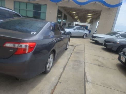 Used 2013 Toyota Camry SE FWD image 3