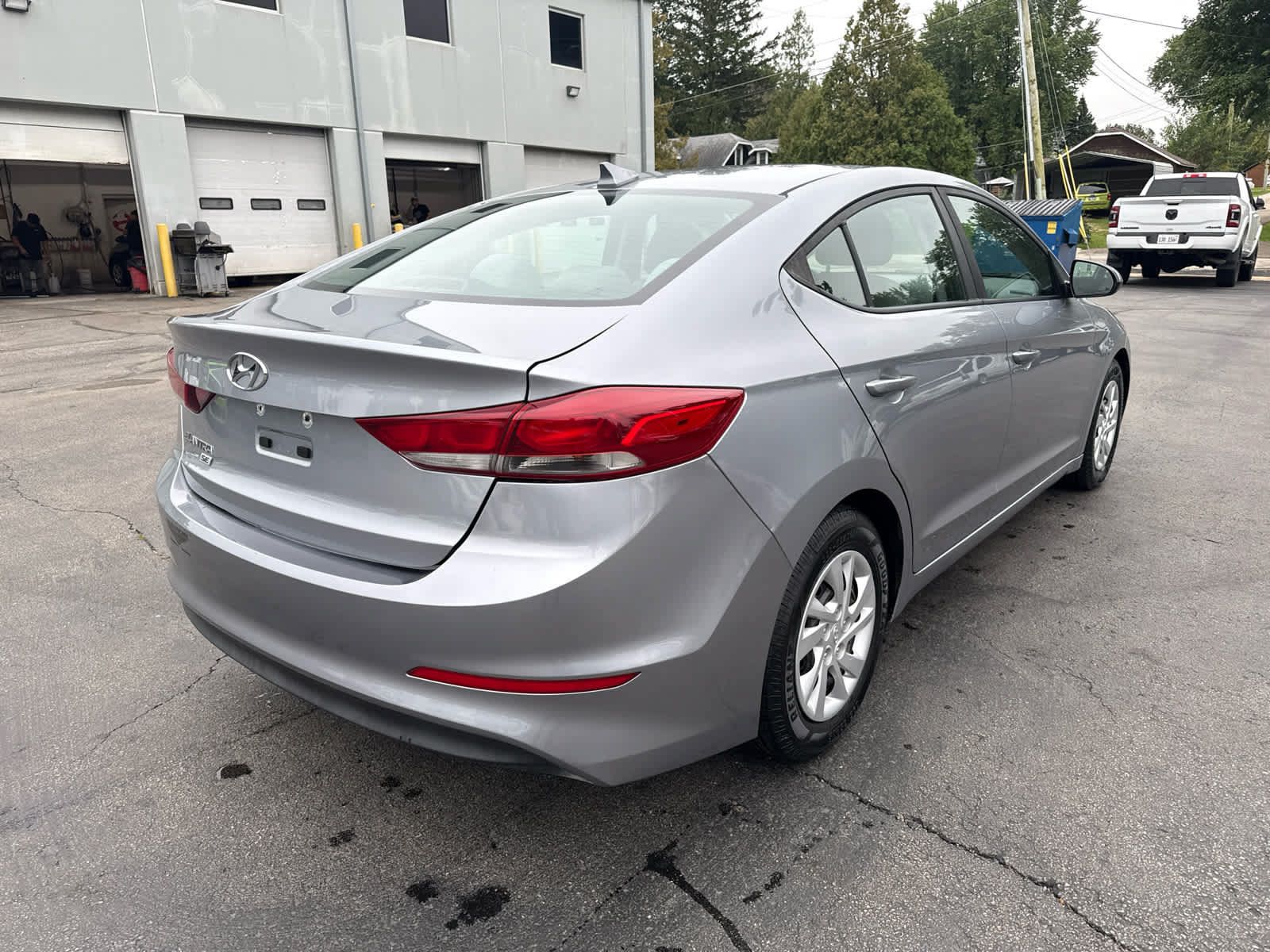 Used 2017 Hyundai Elantra SE FWD image 3