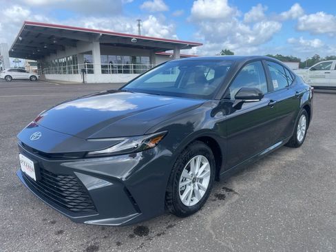 New 2026 Toyota Camry LE w/ Convenience Package image 3
