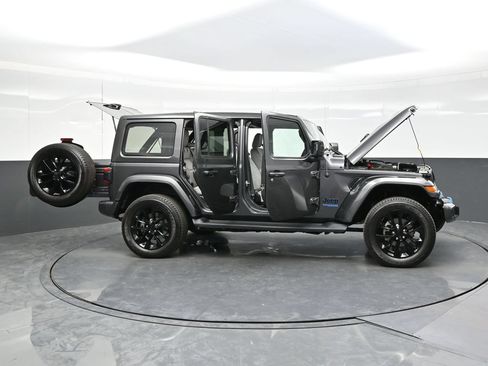 Used 2021 Jeep Wrangler Unlimited Sahara AWD/4WD image 44