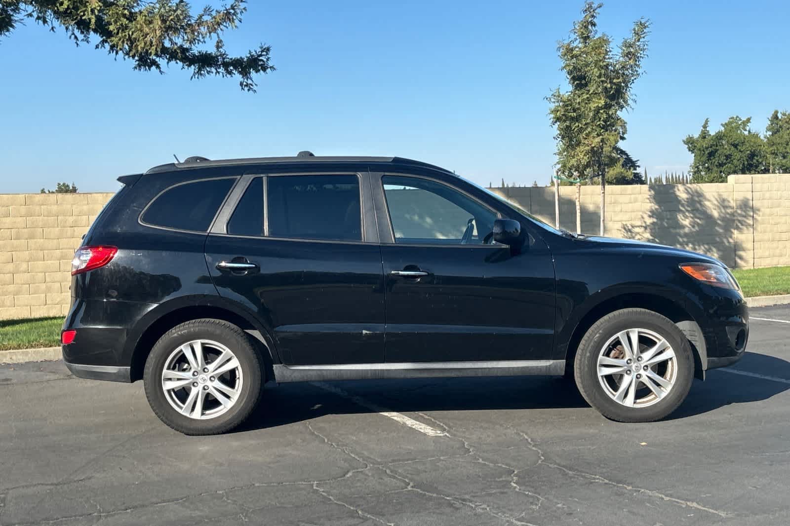 Used 2011 Hyundai Santa Fe Limited AWD/4WD image 9