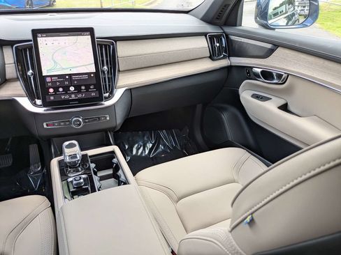 Certified 2026 Volvo XC90 B6 Plus w/ Protection Package Premier AWD/4WD image 18