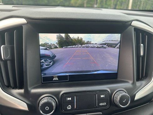 Certified 2024 GMC Terrain SLT image 28