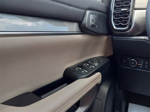 Used 2024 Ford Ranger Lariat w/ Advanced Towing Package image 27