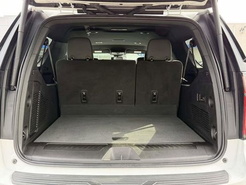 Certified 2023 Chevrolet Suburban LT w/ Luxury Package image 9