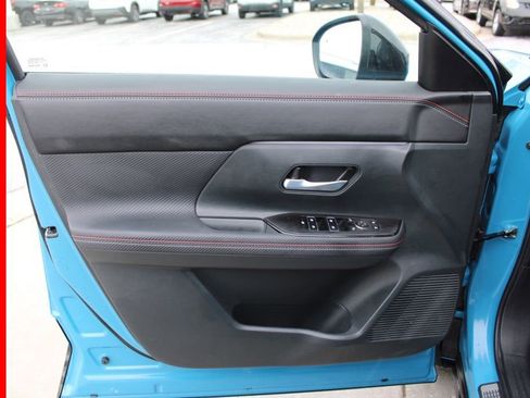 Certified 2025 Nissan Kicks SR w/ Illumination Package image 18