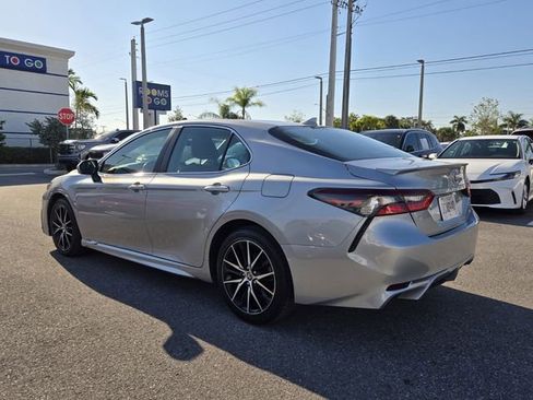 Used 2024 Toyota Camry SE image 5
