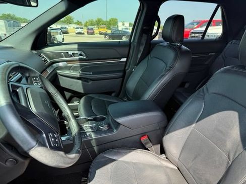 Used 2018 Ford Explorer Limited w/ Equipment Group 301A AWD/4WD image 14