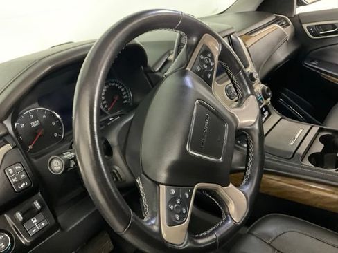 Used 2020 GMC Yukon XL Denali w/ Denali Premium Package AWD/4WD image 23