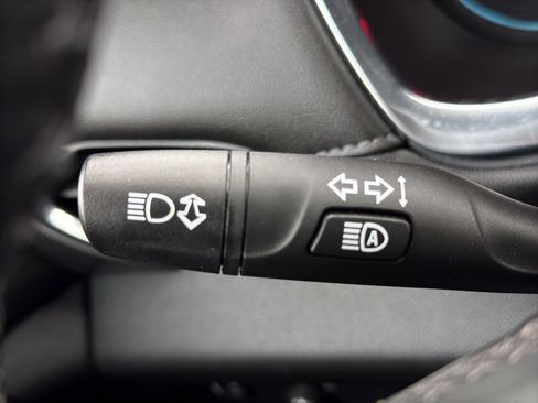 Used 2023 Chevrolet Traverse LT image 20