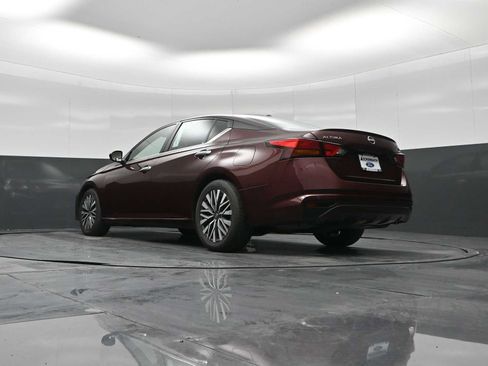 Used 2024 Nissan Altima 2.5 SV image 33