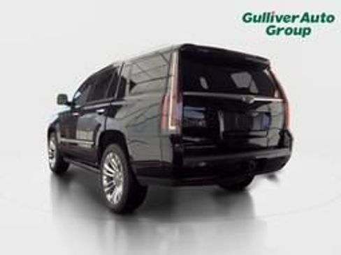 Used 2019 Cadillac Escalade Platinum AWD/4WD image 2