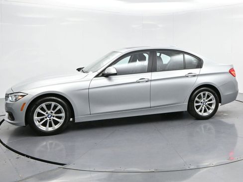Used 2018 BMW 320i xDrive Sedan w/ Convenience Package AWD/4WD image 4