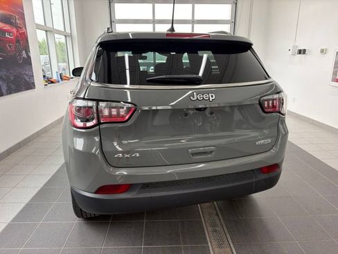 Used 2024 Jeep Compass Latitude AWD/4WD image 4