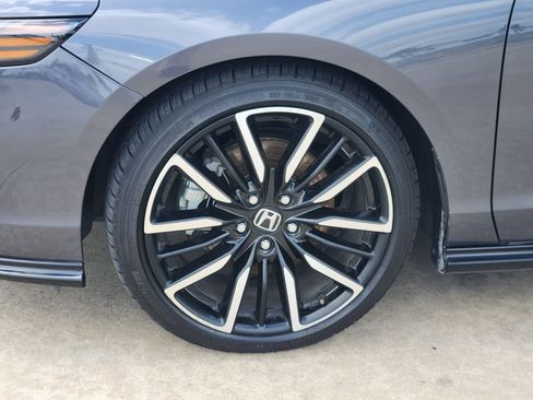 Used 2023 Honda Accord Touring image 11