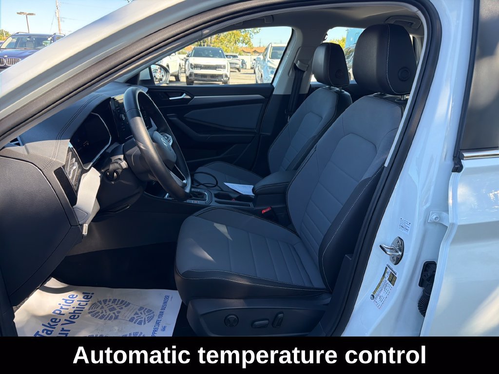 Used 2025 Volkswagen Jetta SE w/ Sunroof Package FWD image 11