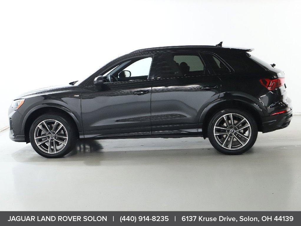 Used 2022 Audi Q3 2.0T Premium w/ Black Optic Sport Package AWD/4WD image 4
