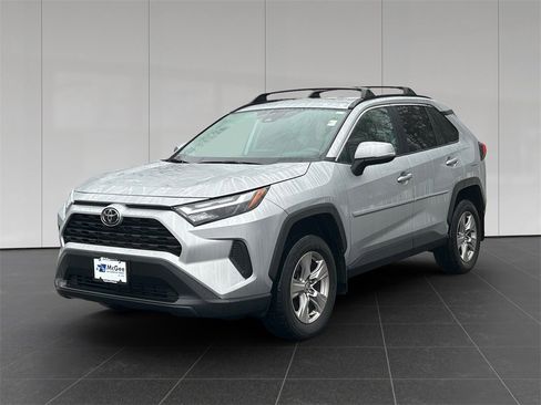 Used 2023 Toyota RAV4 XLE image 1