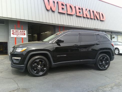 Used 2023 Jeep Compass Limited w/ Sun and Sound Group AWD/4WD image 4