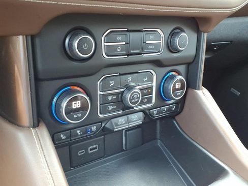 Certified 2023 Chevrolet Suburban High Country w/ Premium Package 2 AWD/4WD image 6