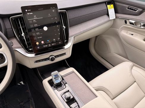 New 2026 Volvo XC90 B6 Ultra w/ Protection Package image 24