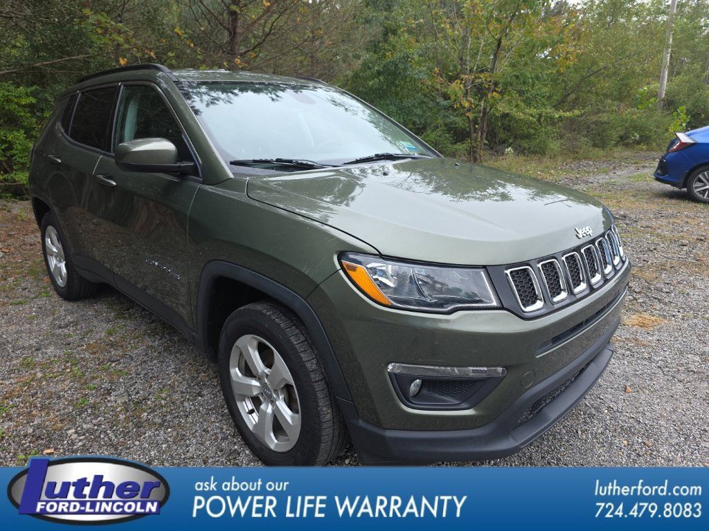 Used 2019 Jeep Compass Latitude w/ Cold Weather Group AWD/4WD image 1