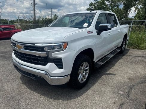 Used 2025 Chevrolet Silverado 1500 LT AWD/4WD image 3