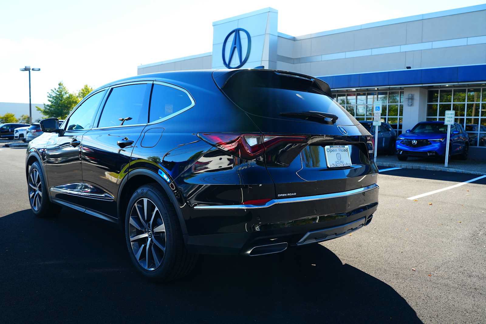 Used 2026 Acura MDX w/ Technology Package AWD/4WD image 5