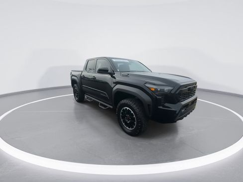 Used 2025 Toyota Tacoma TRD Sport AWD/4WD image 2
