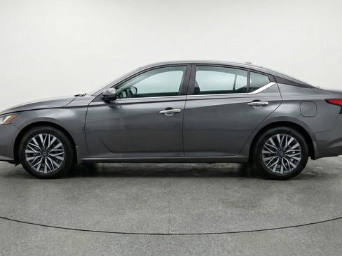 Used 2025 Nissan Altima 2.5 SV FWD image 5