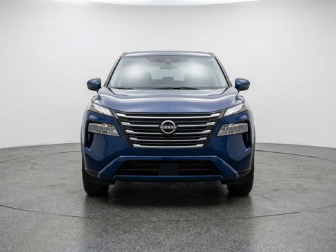 Used 2025 Nissan Rogue SV image 2