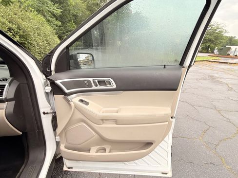 Used 2014 Ford Explorer XLT w/ Equipment Group 201A FWD image 26