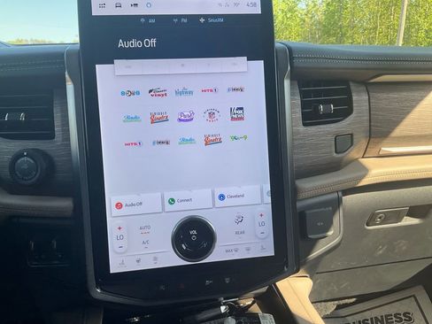 Used 2024 Ford Expedition Limited image 23