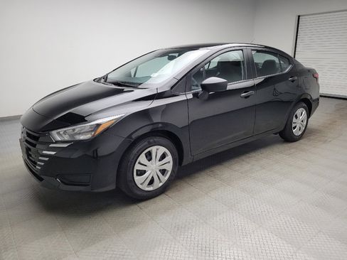Used 2025 Nissan Versa S FWD image 2