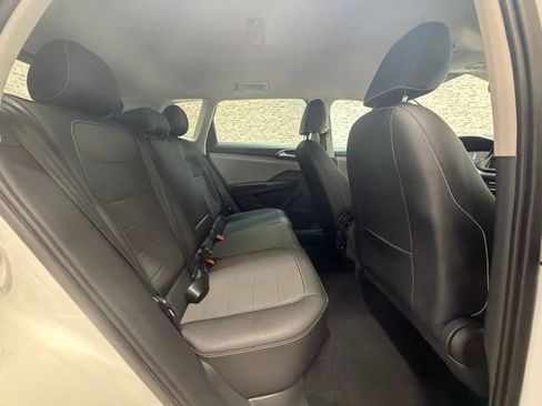 Used 2024 Volkswagen Taos SE FWD image 11