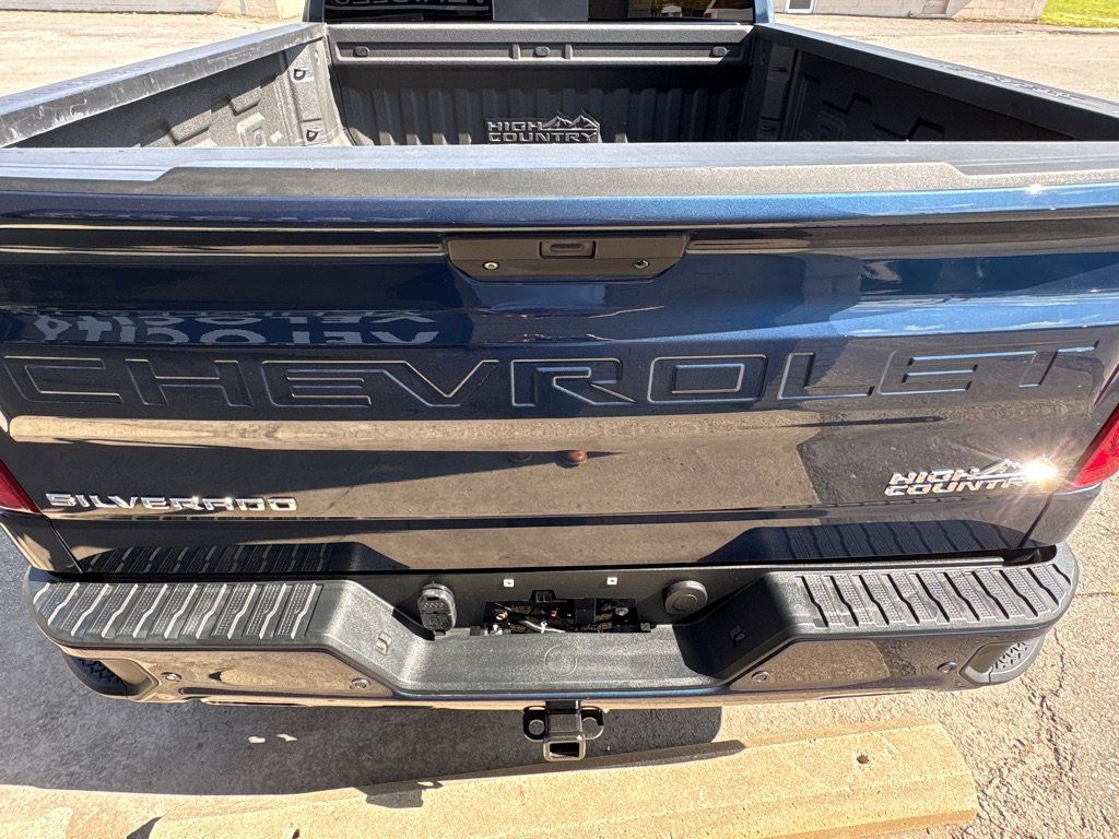 Used 2019 Chevrolet Silverado 1500 High Country AWD/4WD image 6