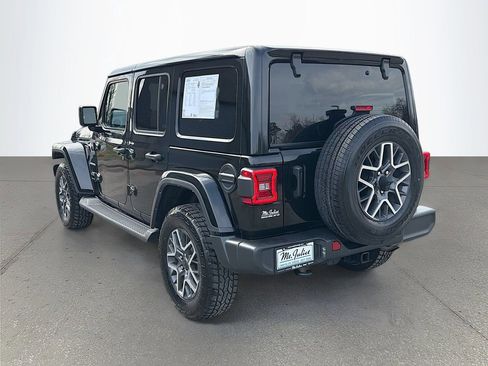 Used 2024 Jeep Wrangler Sahara image 7
