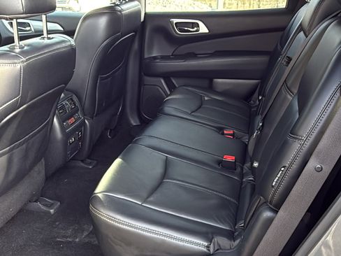 Used 2020 Nissan Pathfinder SL image 21