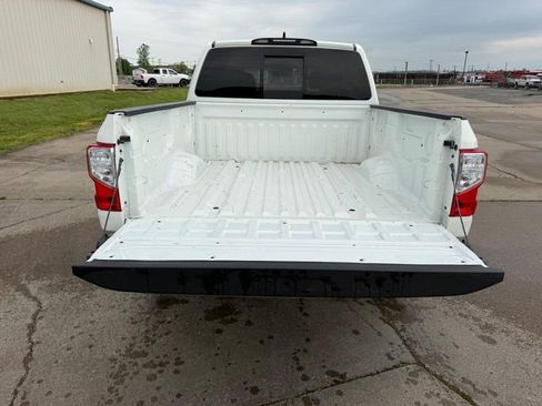 Used 2023 Nissan Titan SV AWD/4WD image 5