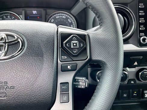 Used 2021 Toyota Tacoma TRD Off-Road w/ TRD Premium Off Road Package image 11