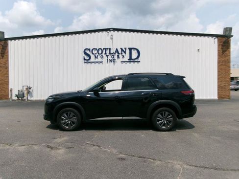 Used 2025 Nissan Pathfinder SV AWD/4WD image 1