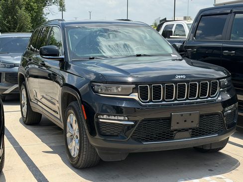 Used 2023 Jeep Grand Cherokee Limited AWD/4WD image 3