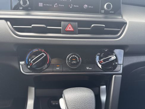 Used 2024 Kia Seltos LX AWD/4WD image 16