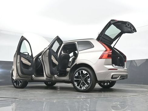 New 2026 Volvo XC60 B5 Plus w/ Protection Package Premier AWD/4WD image 48